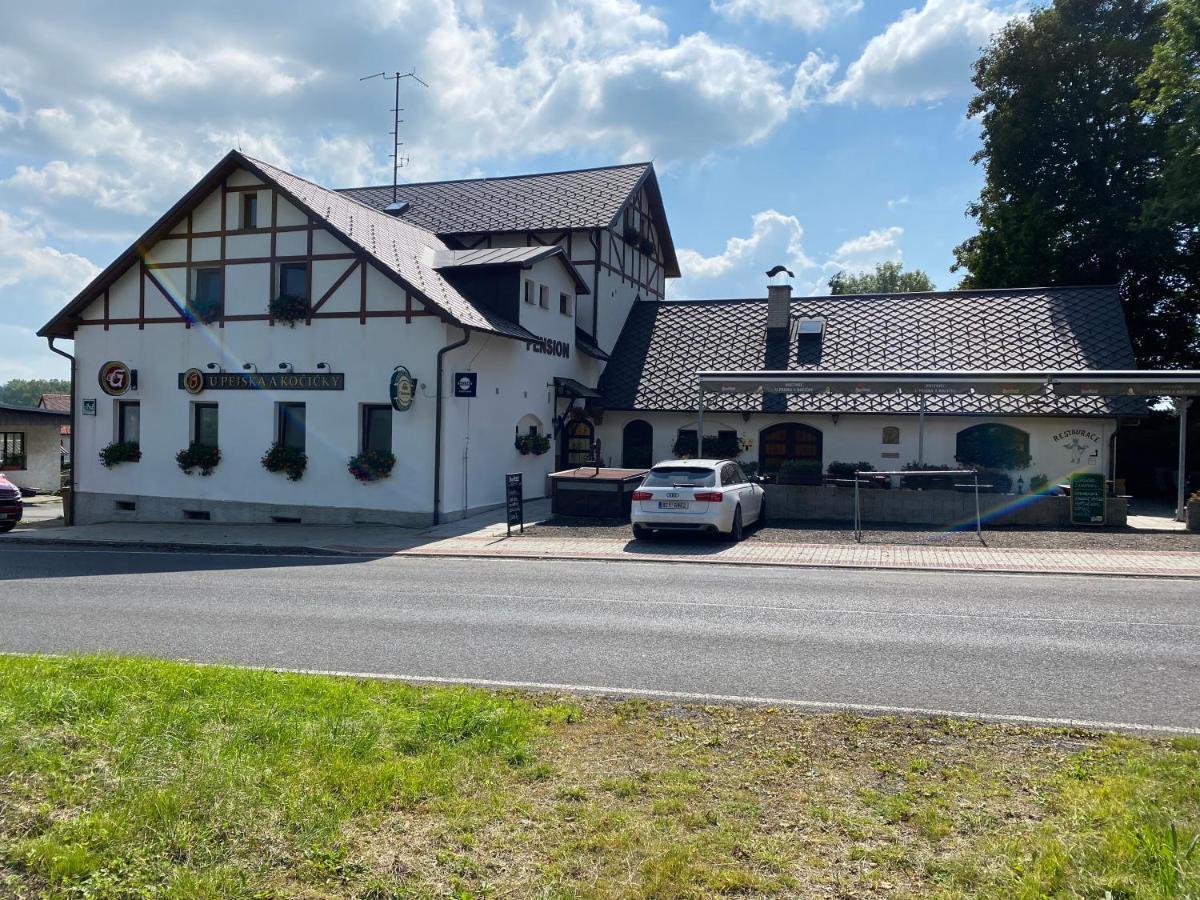Hostinec U Pejska A Kocicky Marianske Lazne Exterior foto