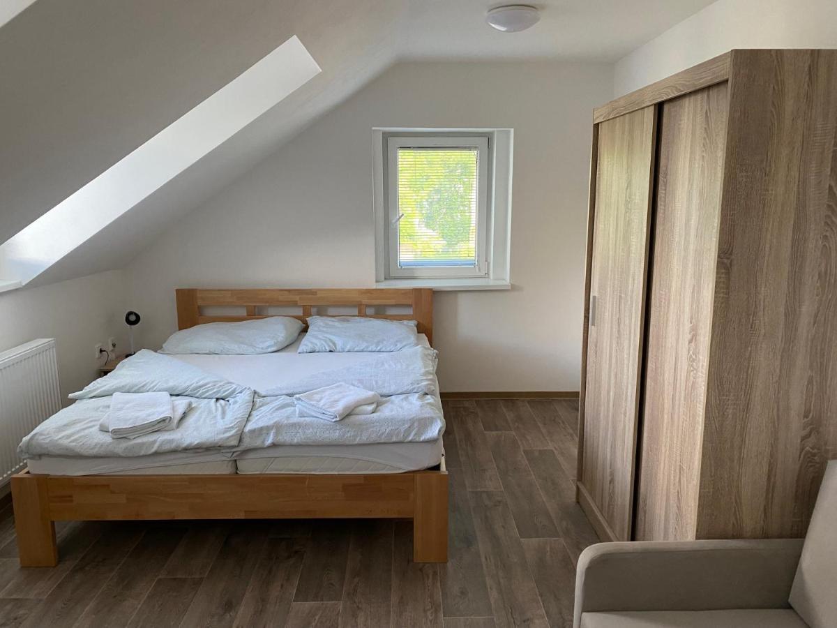 Hostinec U Pejska A Kocicky Marianske Lazne Exterior foto